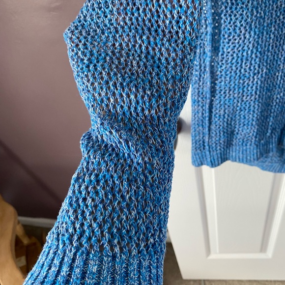 Blue knit sweater size large - Picture 2 of 4